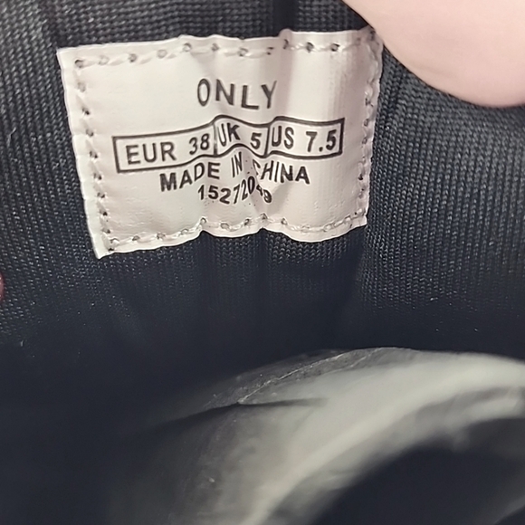 NWT ONLY Betty Women's Black Lace-Up Faux Leather Ankle Boots Chunky Sole Sz 38 - Picture 9 of 12